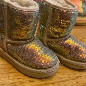 UGG toddler Sequins boots sz 7